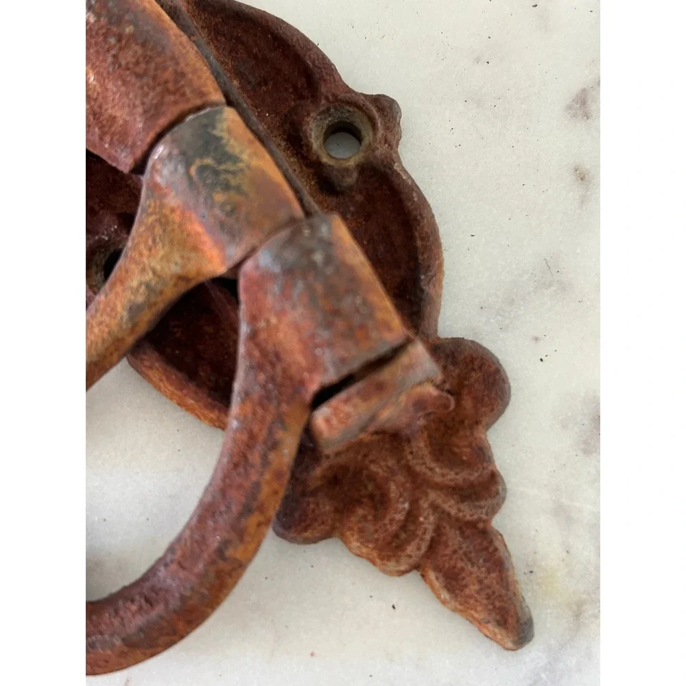 Unbranded antique swivel